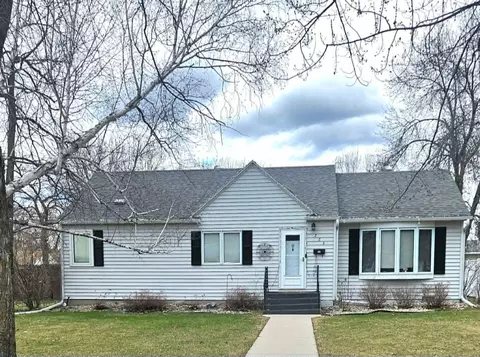 226 Kneale Ave S, Thief River Falls, MN 56701