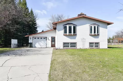 245 E Pleasant Ave, Warren, MN 56762