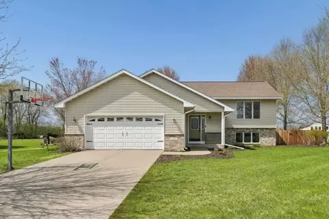 1315 Mallard Ln, New Richmond, WI 54017