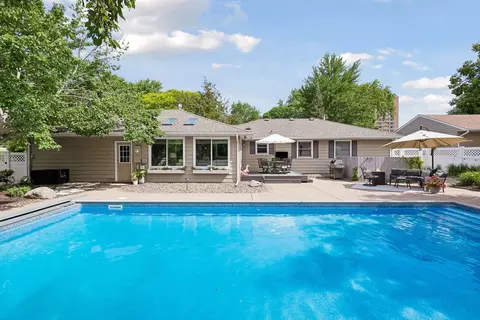 1917 Dixon Dr, Bloomington, MN 55431