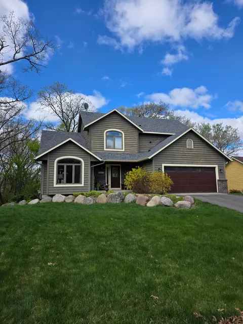 12054 Gantry Ln, Apple Valley, MN 55124