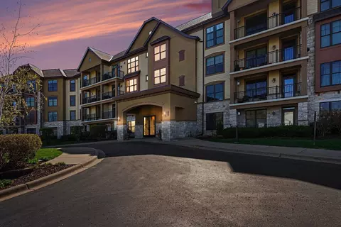 1320 Riverside Ln #202, Mendota Heights, MN 55118
