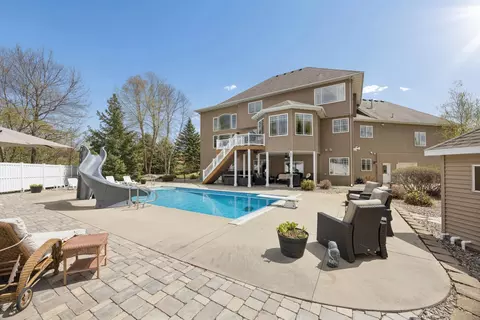 23840 Prairie Ct, Belle Plaine, MN 56011