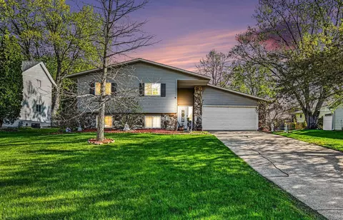 2510 Hidden Valley Ln, Stillwater, MN 55082
