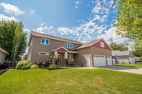 965 18th Avenue Cir N, Moorhead, MN 56560