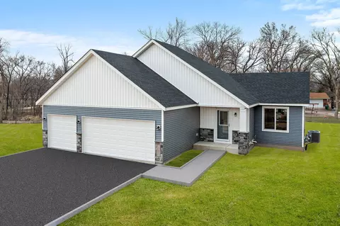 13 Kodiak Ct, North Mankato, MN 56003