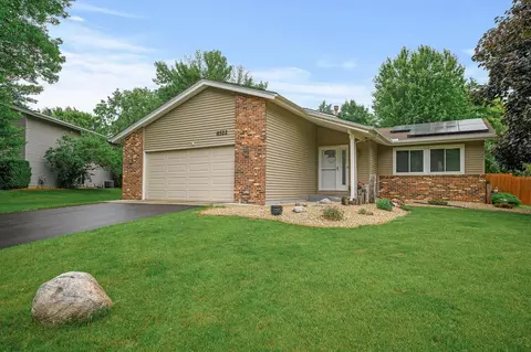 8522 Darnel Rd, Eden Prairie, MN 55347
