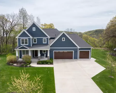 302 Grand Dr, Lake City, MN 55041