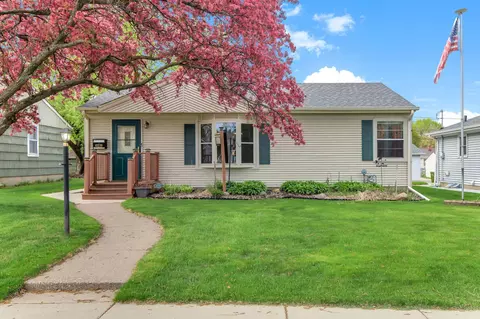 1562 Hoyt Ave E, Saint Paul, MN 55106
