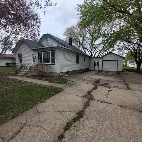440 E Main St, Madelia, MN 56062