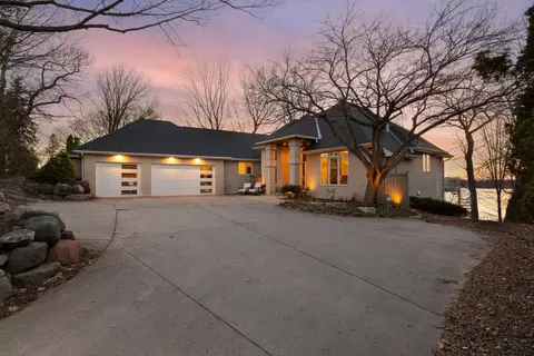 21150 Excelsior Blvd, Excelsior, MN 55331