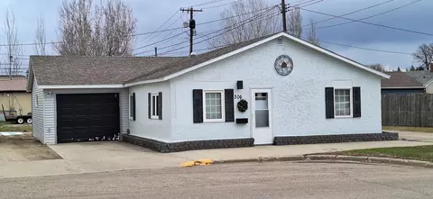 306 11th St, Walhalla, ND 58282
