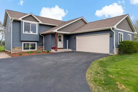 1327 Mallard Ln, New Richmond, WI 54017