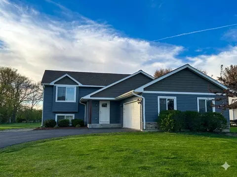 1327 Mallard Ln, New Richmond, WI 54017