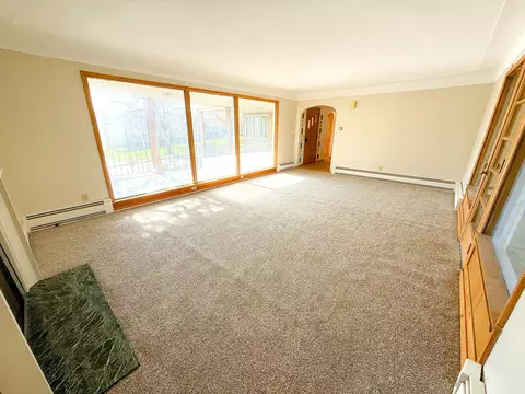 Living - 821 Park St, Jackson, MN 56143 photo 2 of 7