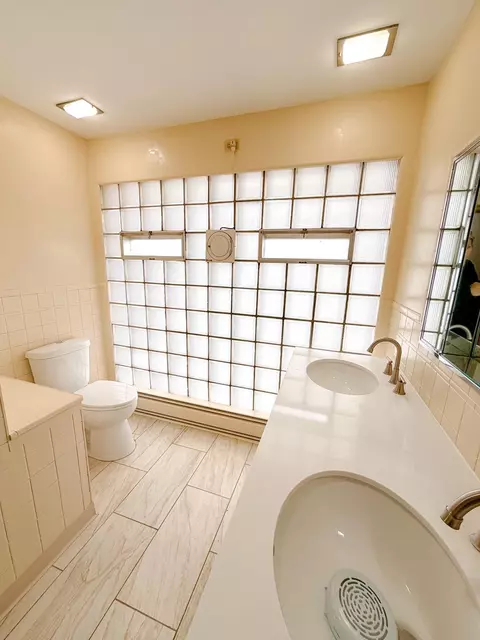 Bath - 821 Park St, Jackson, MN 56143 photo 1 of 6