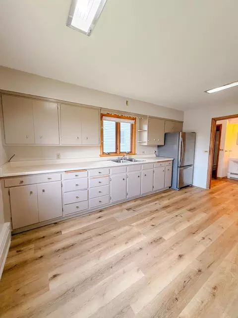 Kitchen - 821 Park St, Jackson, MN 56143 photo 4 of 6