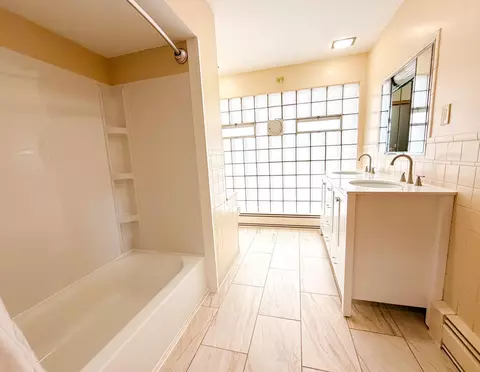 Bath - 821 Park St, Jackson, MN 56143 photo 4 of 6
