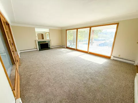 Living - 821 Park St, Jackson, MN 56143 photo 3 of 7