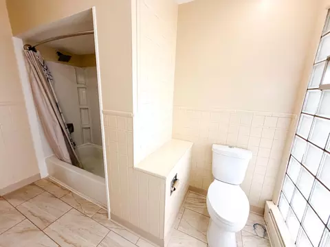 Bath - 821 Park St, Jackson, MN 56143 photo 2 of 6