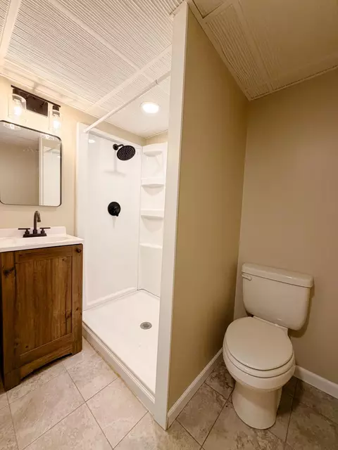 Bath - 821 Park St, Jackson, MN 56143 photo 6 of 6