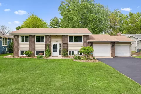 3216 W 85th St, Bloomington, MN 55431