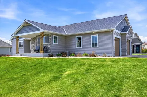 31722 Marshview Ct, Lindstrom, MN 55045