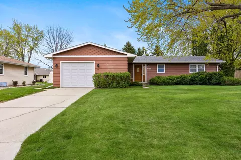 825 Spruce St NE, Hutchinson, MN 55350