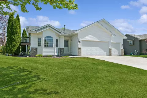 402 13th Ave NE, Buffalo, MN 55313