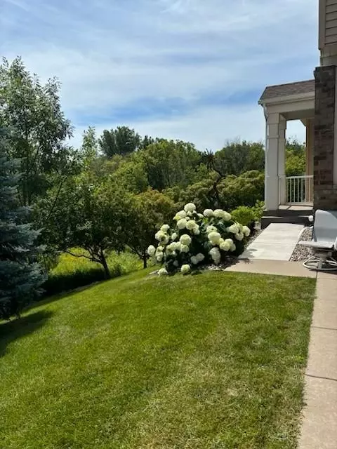 1805 Freedom Ln, Chanhassen, MN 55317