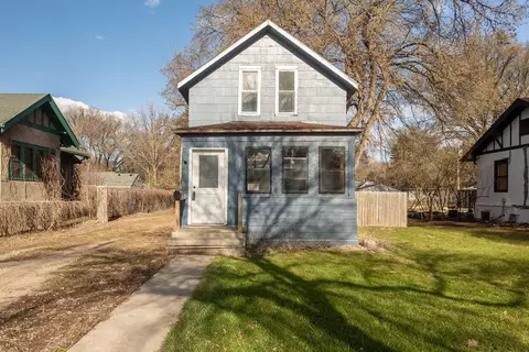 316 11th St N, Moorhead, MN 56560