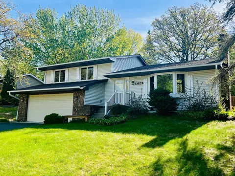 4708 Laura Ln, Shoreview, MN 55126