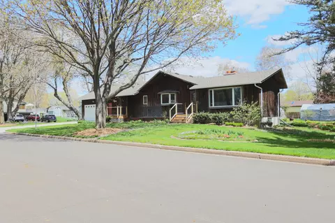804 Valley View Dr, River Falls, WI 54022