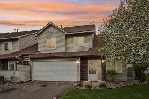 2357 Oakridge Cir, Hudson, WI 54016