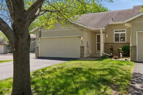 601 35th St W, Hastings, MN 55033