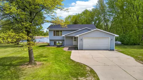33067 Nueman Trl, Lindstrom, MN 55045