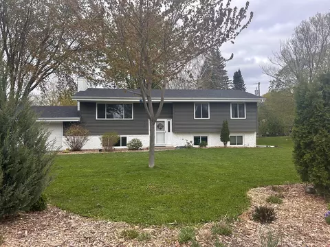 4440 Urbandale Ct N, Plymouth, MN 55446