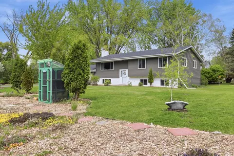 4440 Urbandale Ct N, Plymouth, MN 55446