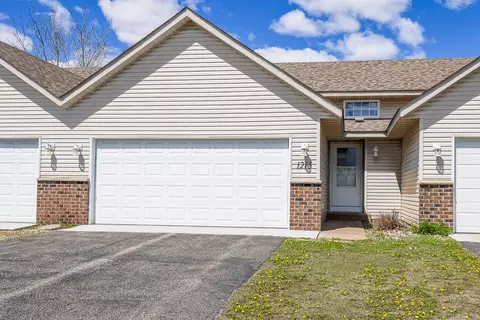 1215 W Edge Pl, New Richmond, WI 54017