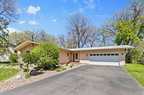 2119 Violet Ln, New Brighton, MN 55112