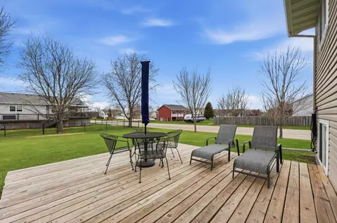 Exterior - 1201 9th Ave SE, Barnesville, MN 56514 photo 4 of 8