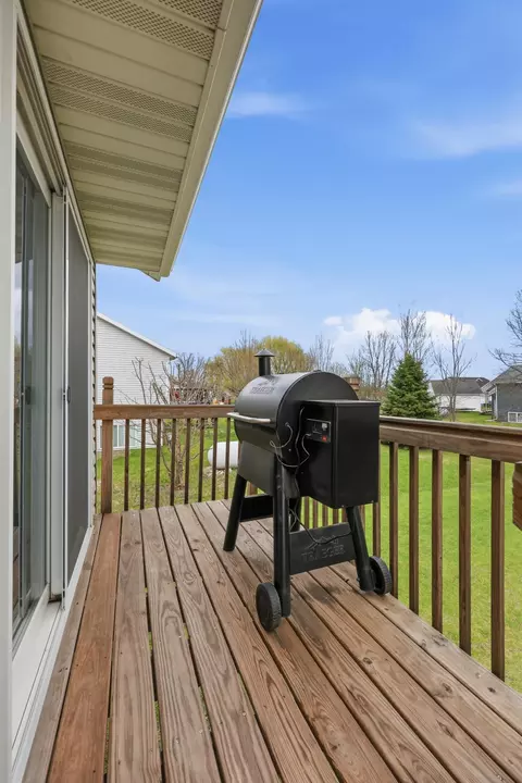 Exterior - 1201 9th Ave SE, Barnesville, MN 56514 photo 5 of 8