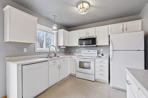 Kitchen - 1201 9th Ave SE, Barnesville, MN 56514 photo 2 of 2