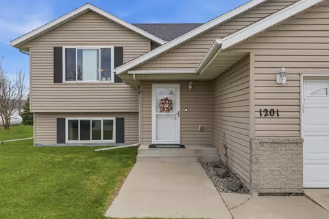 Exterior - 1201 9th Ave SE, Barnesville, MN 56514 photo 3 of 8