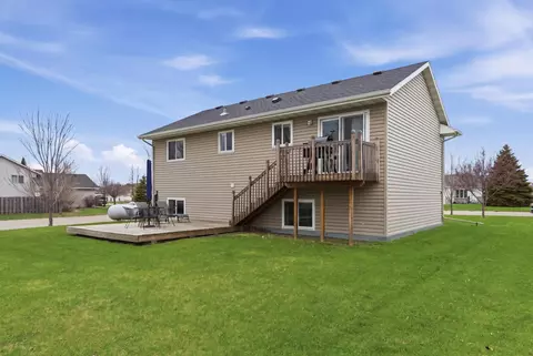 Exterior - 1201 9th Ave SE, Barnesville, MN 56514 photo 7 of 8