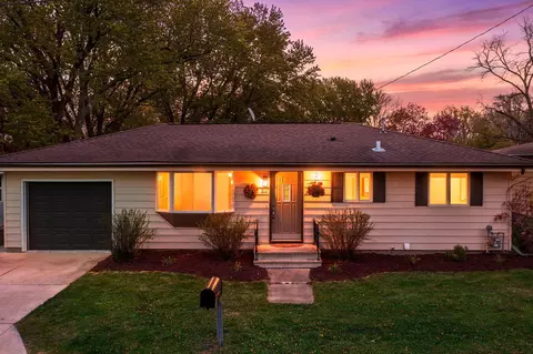 302 5th Ave NW, Dodge Center, MN 55927