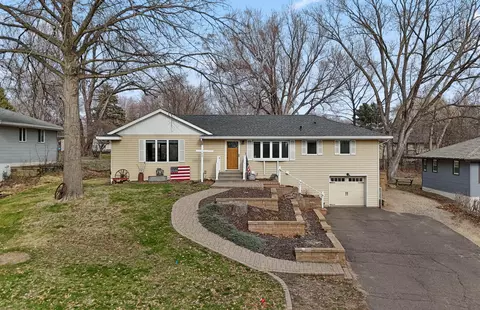 657 Granada Ave N, Oakdale, MN 55128