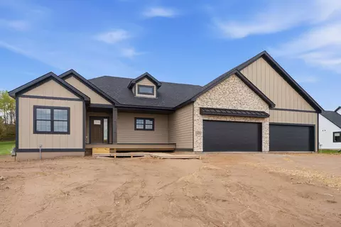 376 Moelter Ln, Hudson, WI 54016