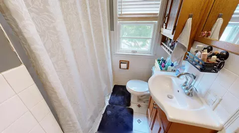 Bath - 413 Highland Rd, Willmar, MN 56201 photo 2 of 3
