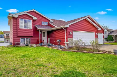 503 Cottonwood St SW, Isanti, MN 55040